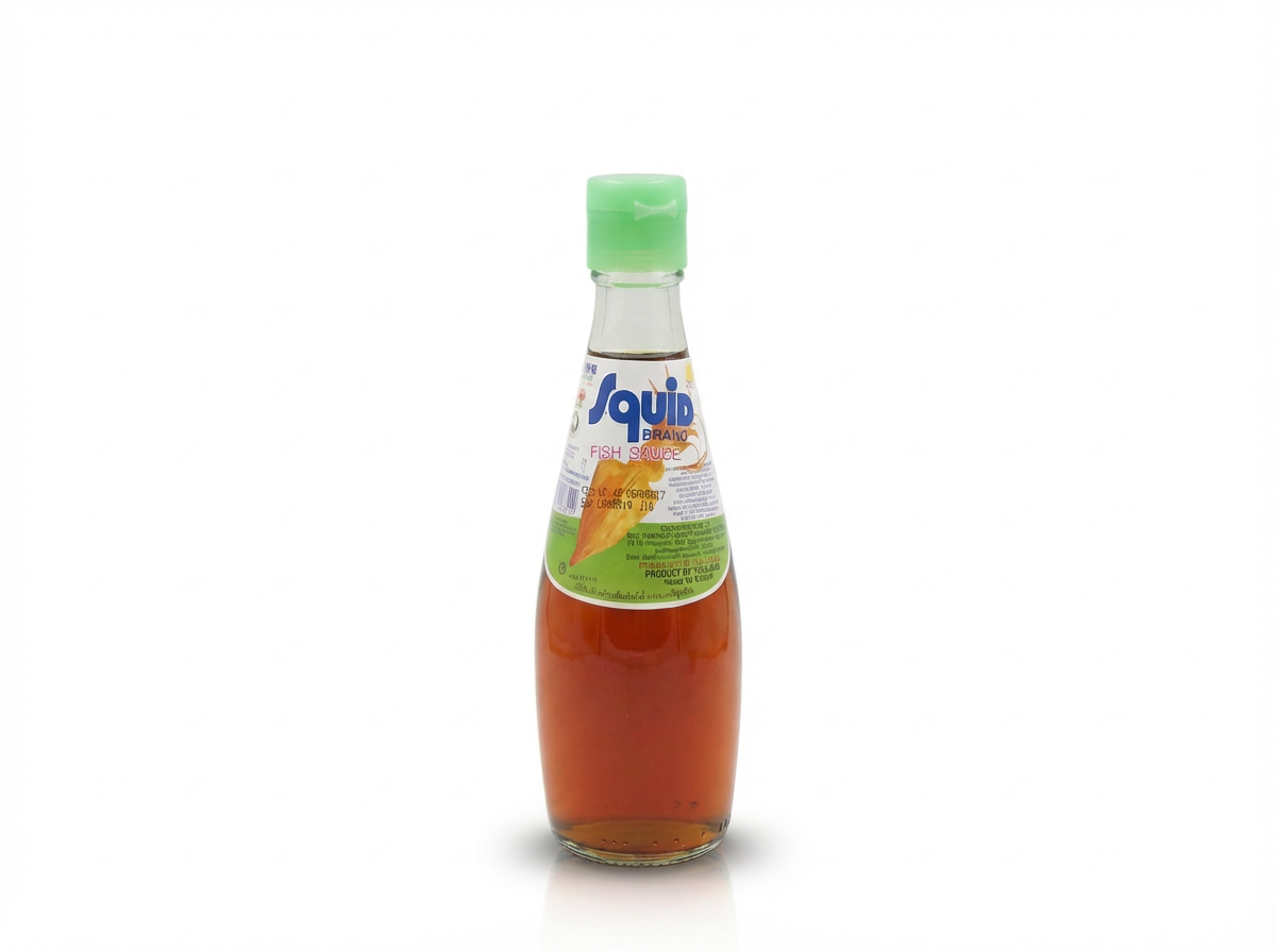 Squid Fischsauce 725ml Detail der Glasflasche - Authentische Thai Fischsauce bei Sairas Hamburg